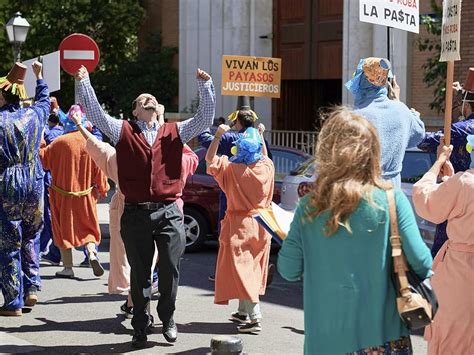 un exilio rural un exorcismo químico y la revolución de los payasos justicieros|La que se avecina